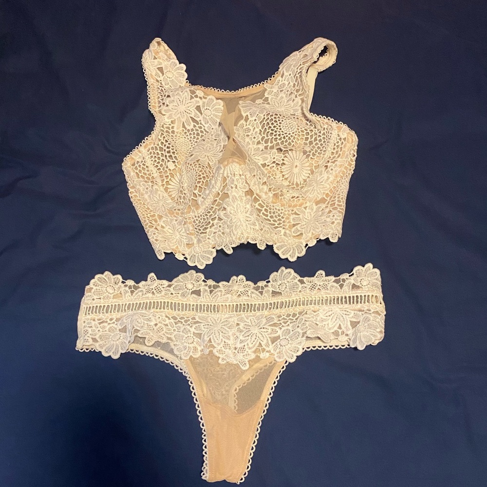 Victorias Secret Cream Nude and White longline bustier 32DD BRA PANTY SET